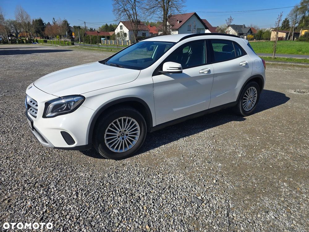 Mercedes-Benz GLA 180 7G-DCT - 16