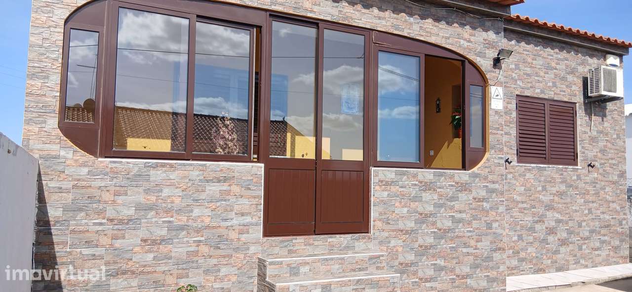 Moradia T4 com jardim e ar condicionado - Grande imagem: 2/6