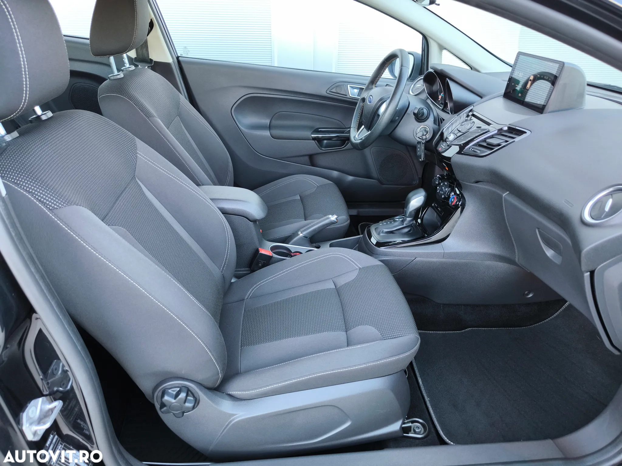 Ford Fiesta 1.0 EcoBoost S&S Aut. TITANIUM X - 8