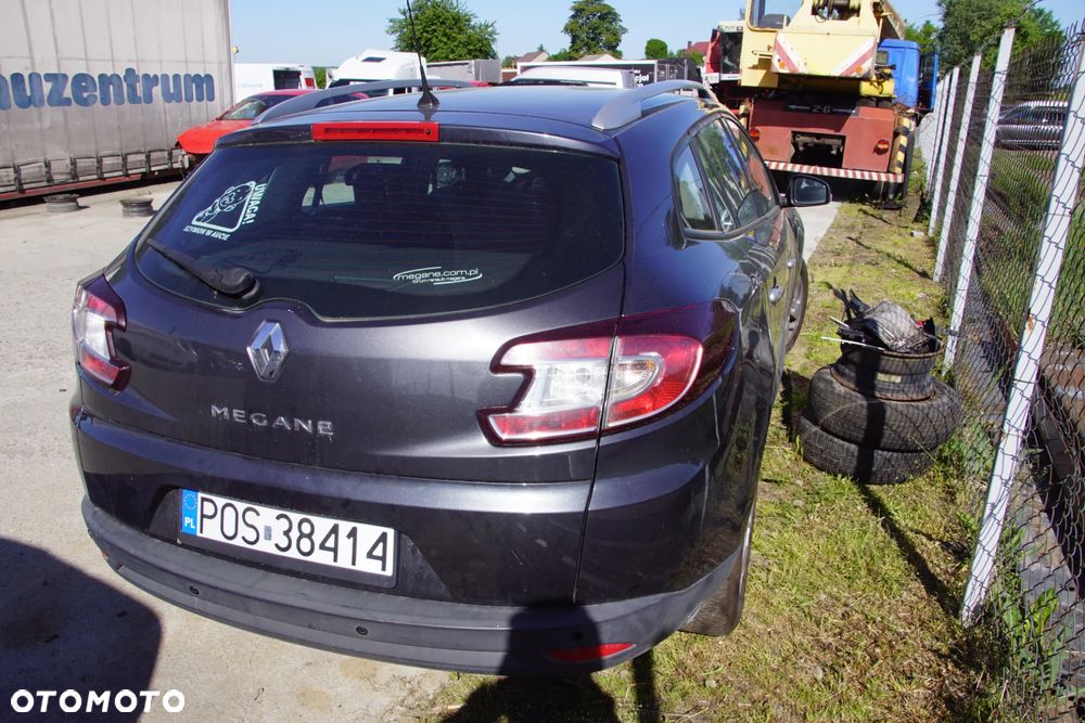 Auto na części - Renault Megane III 1.6 16V 110 KM K4M858 TL4030 TEB66 2011R Silnik Skrzynia Drzwi Błotnik Klapa Zderzak Lampa Lusterko Klamka Szyba Deska Kokpit Sterownik Moduł Czujnik Licznik Wyświetlacz Panel Kierownica - 7