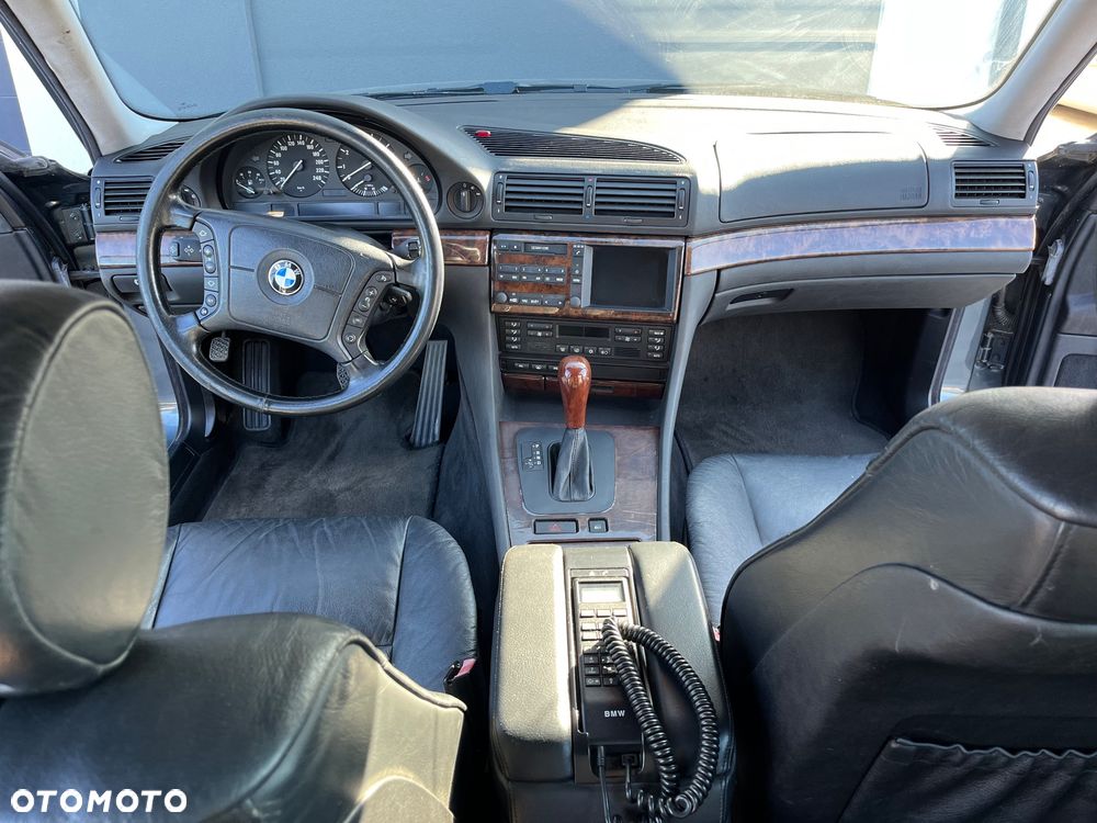 BMW Seria 7 740i - 5