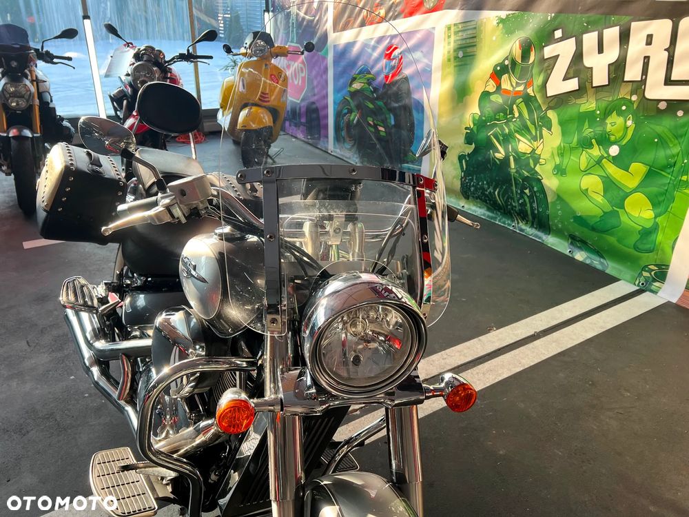 Suzuki Intruder - 14