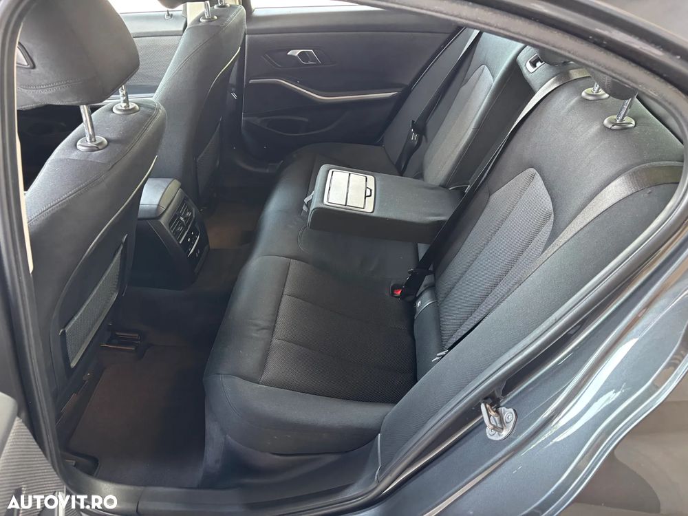 BMW Seria 3 318d Aut. Advantage - 35