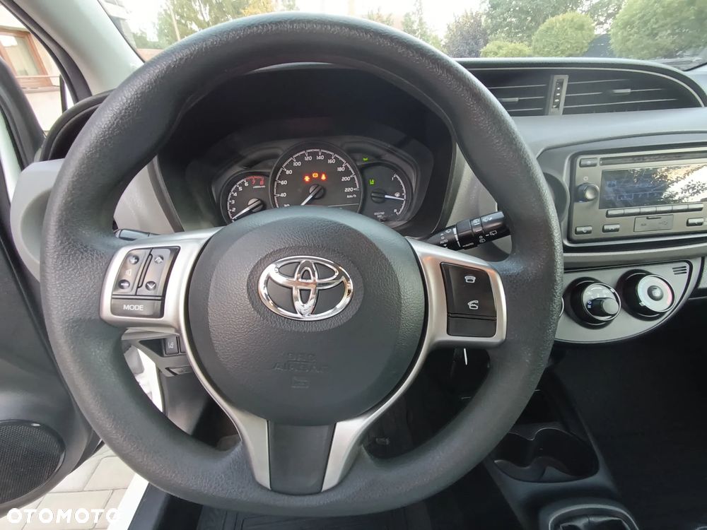 Toyota Yaris 1.0 Life EU6 - 12