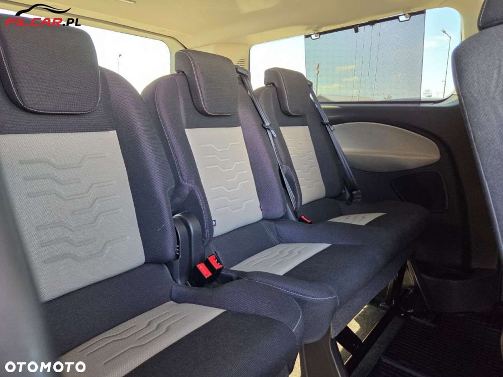 Ford Tourneo Custom - 22