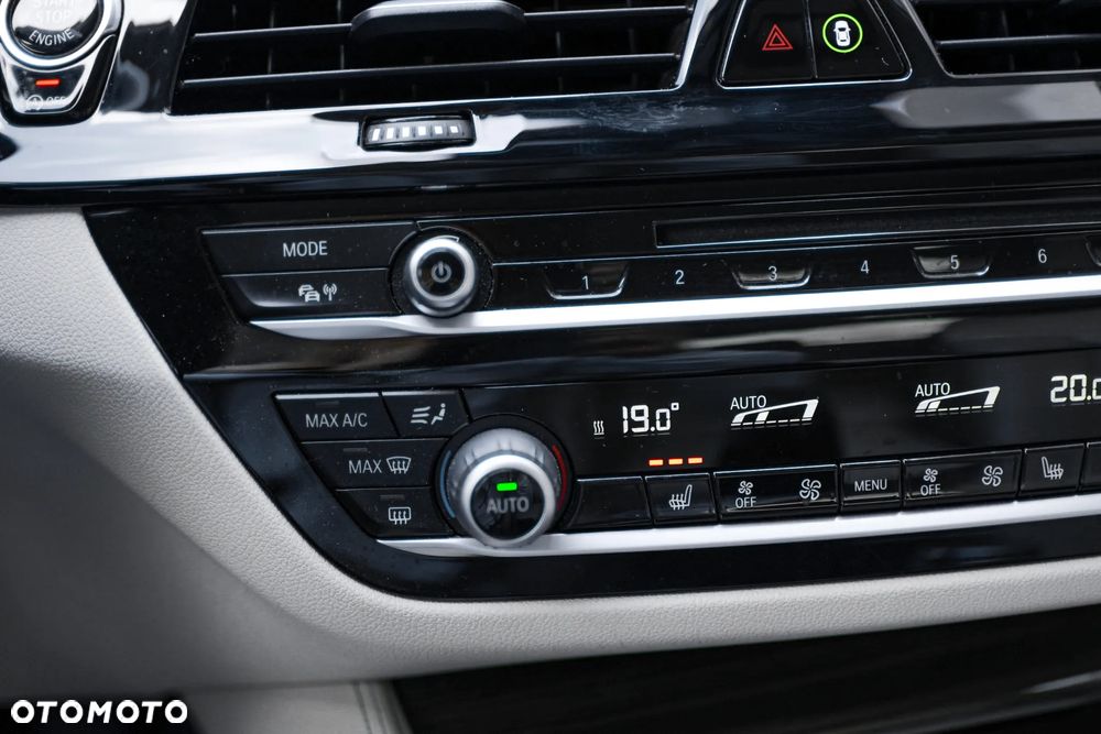 BMW Seria 5 520d xDrive Luxury Line - 22