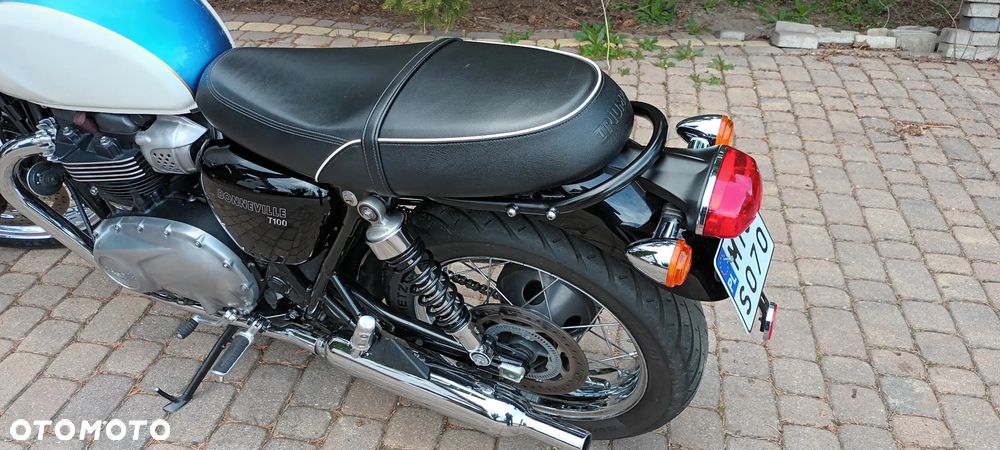 Triumph Bonneville - 9