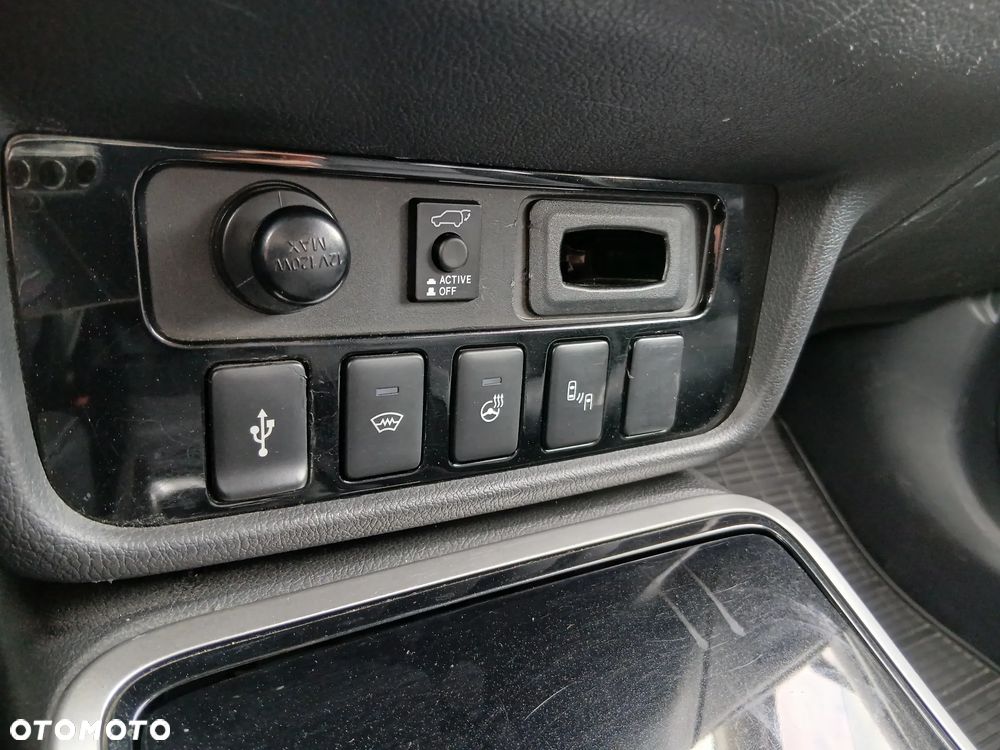 Mitsubishi Outlander 2.0 Instyle + 4WD CVT - 21