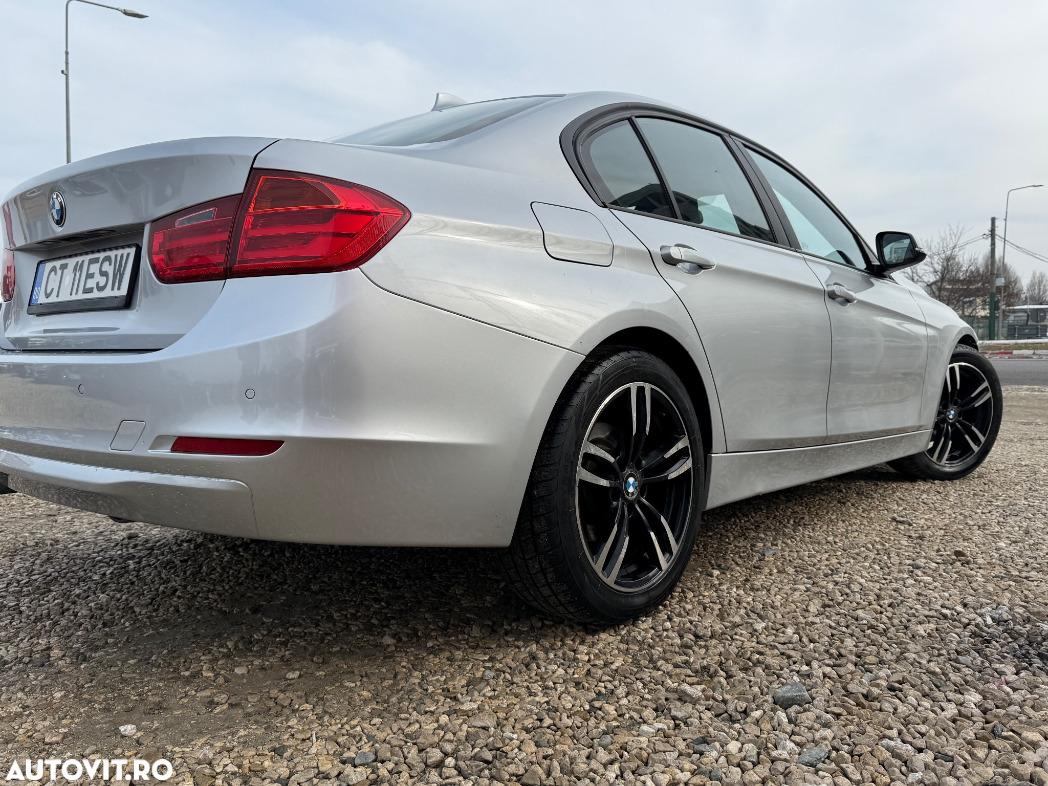 BMW Seria 3 318d Blue Performance - 28