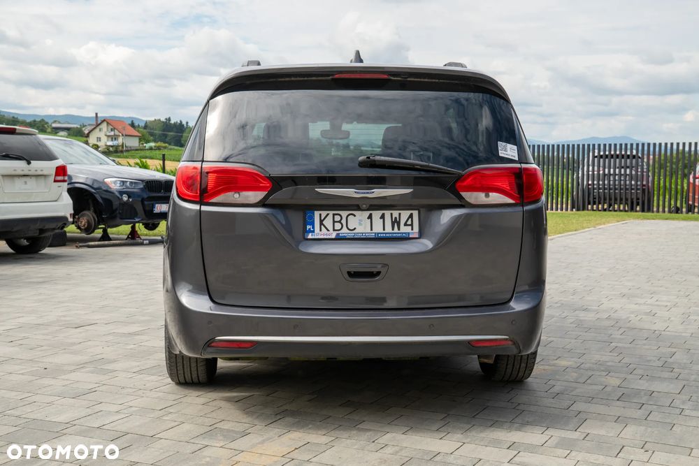 Chrysler Pacifica - 7