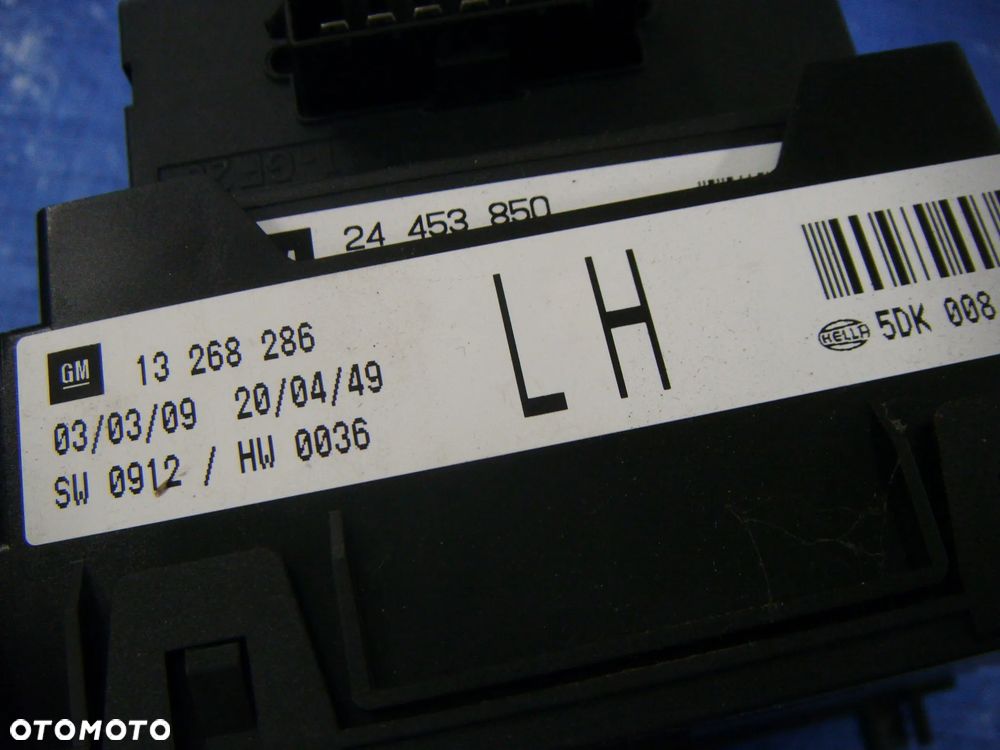 opel zafira b 07r skrzynka bezpieczników 13268286 LH - 2