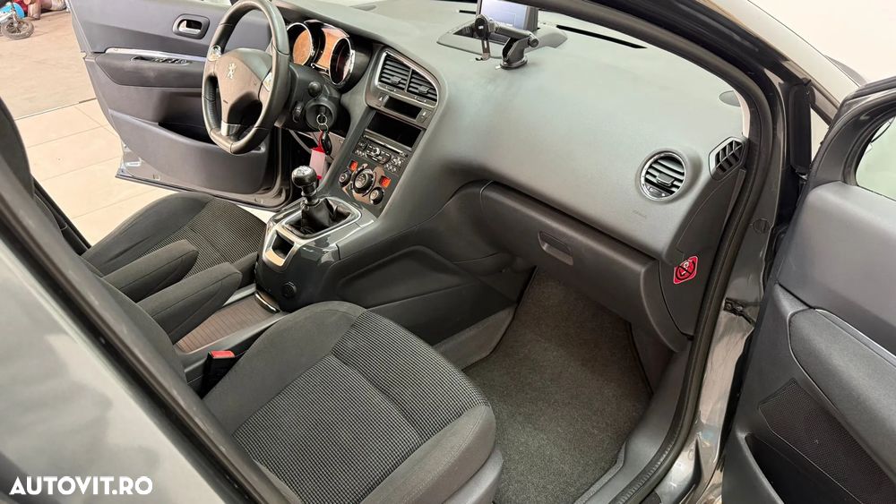 Peugeot 5008 1.6 THP Active - 32