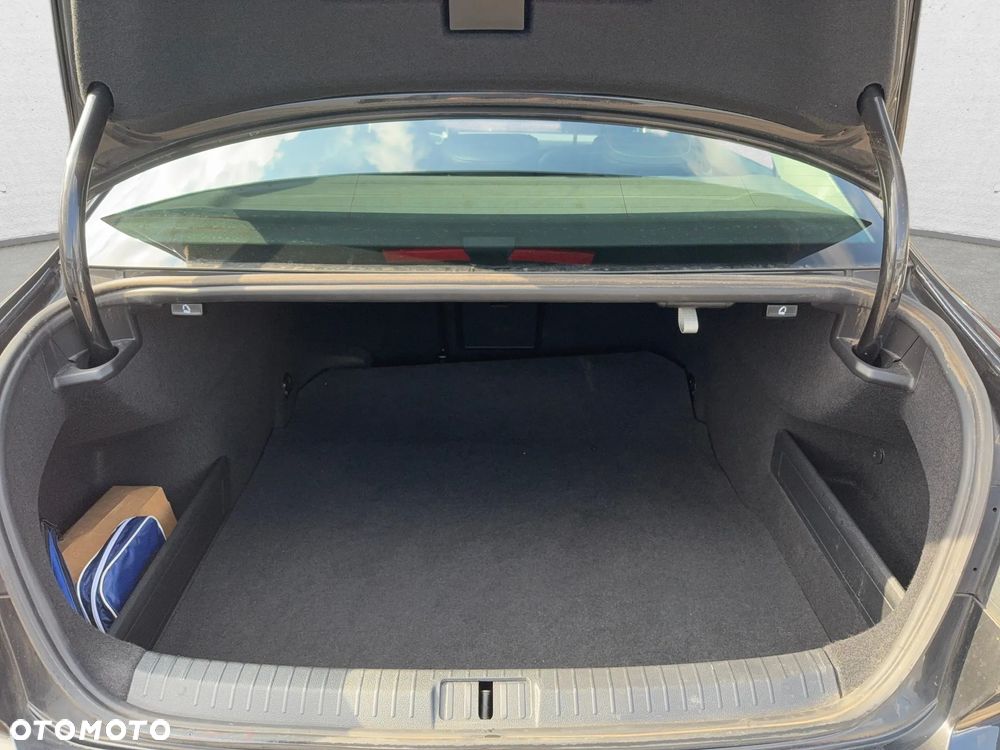 Volkswagen Passat - 6