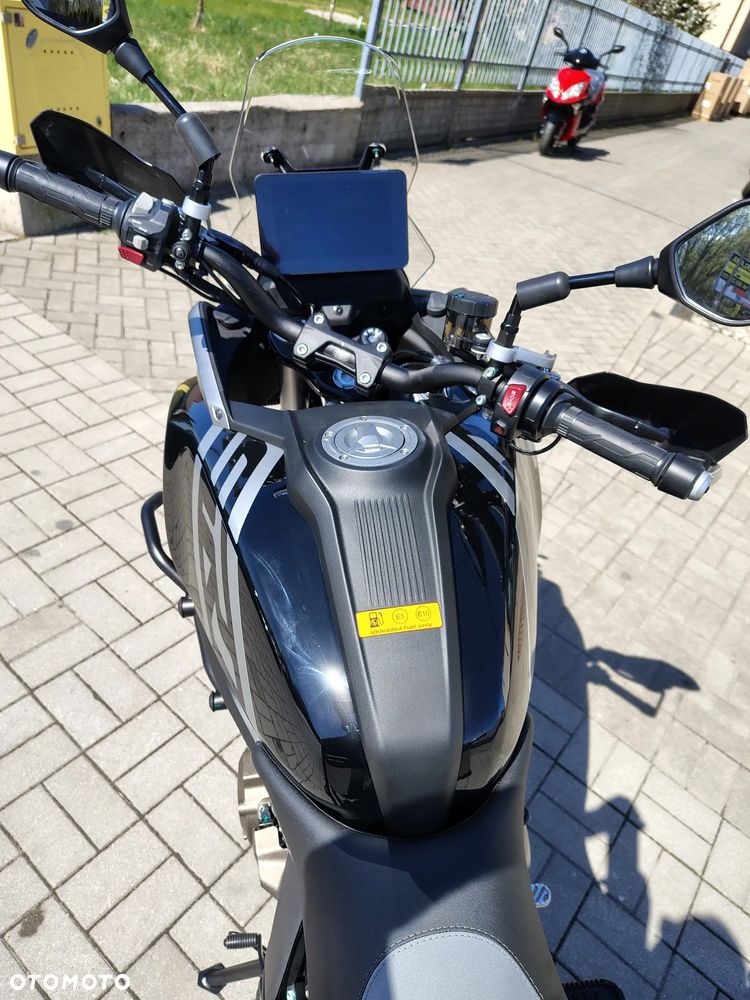 QJMOTOR SRT 600SX - 18