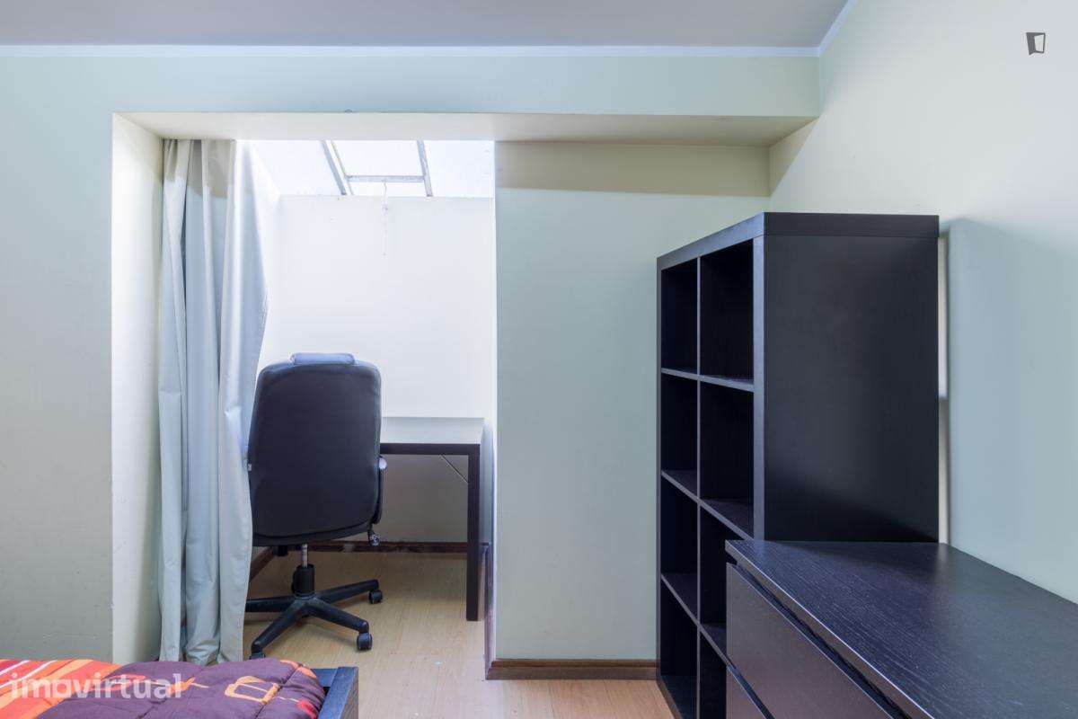 Quarto - localizado em Paranhos Porto - Grande imagem: 2/25