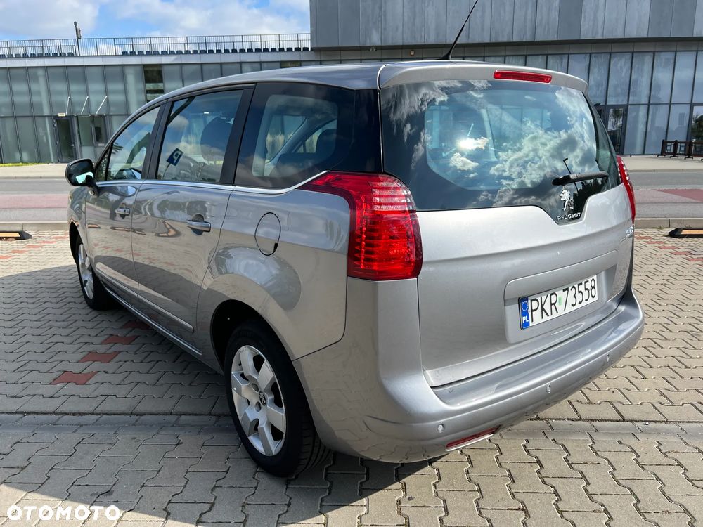Peugeot 5008 - 8
