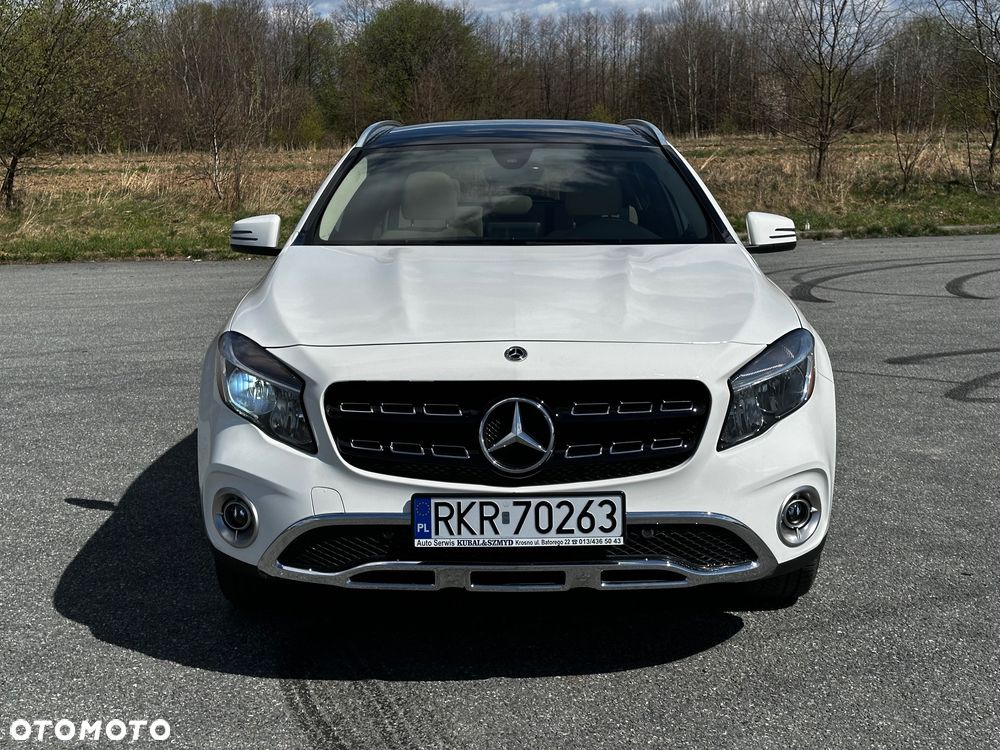 Mercedes-Benz GLA 250 4Matic 7G-DCT - 3