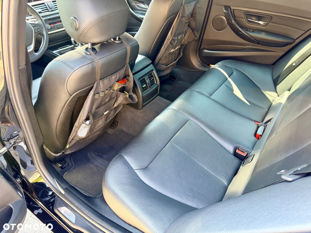 BMW Seria 3 328i xDrive Luxury Line - 11