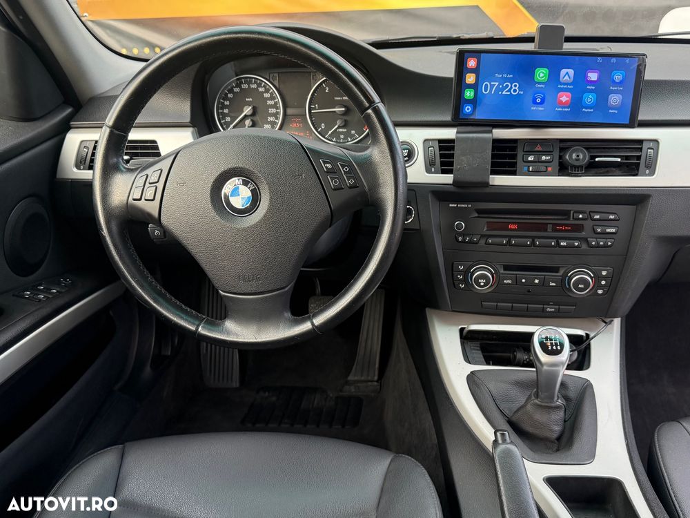 BMW Seria 3 318d DPF Touring - 8