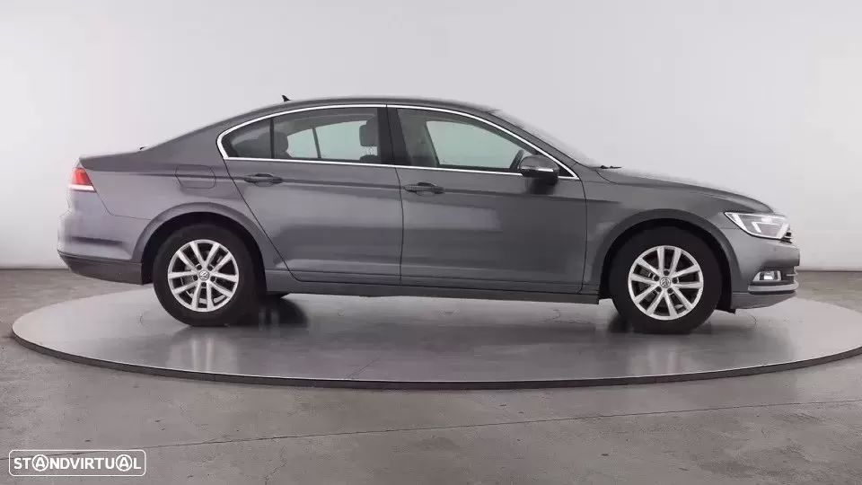 VW Passat 1.6 TDI Highline - 18