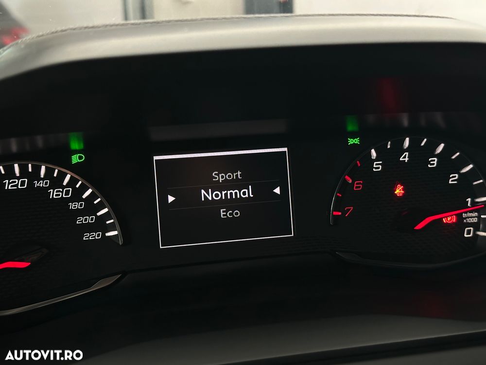 Peugeot 2008 PureTech 130 EAT8 Allure - 29