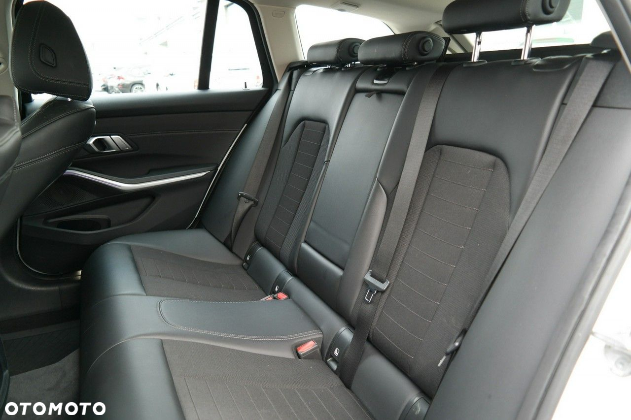 BMW Seria 3 318d Sport Line Shadow - 31