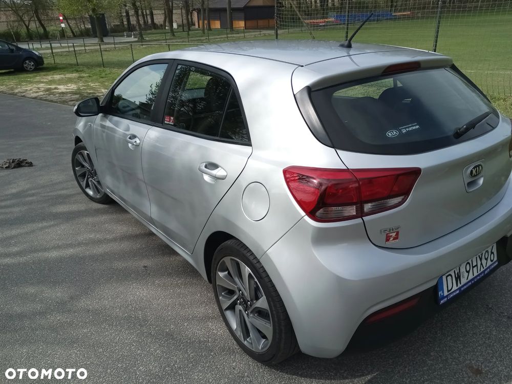 Kia Rio 1.2 L - 5