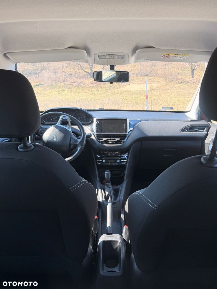 Peugeot 208 - 14