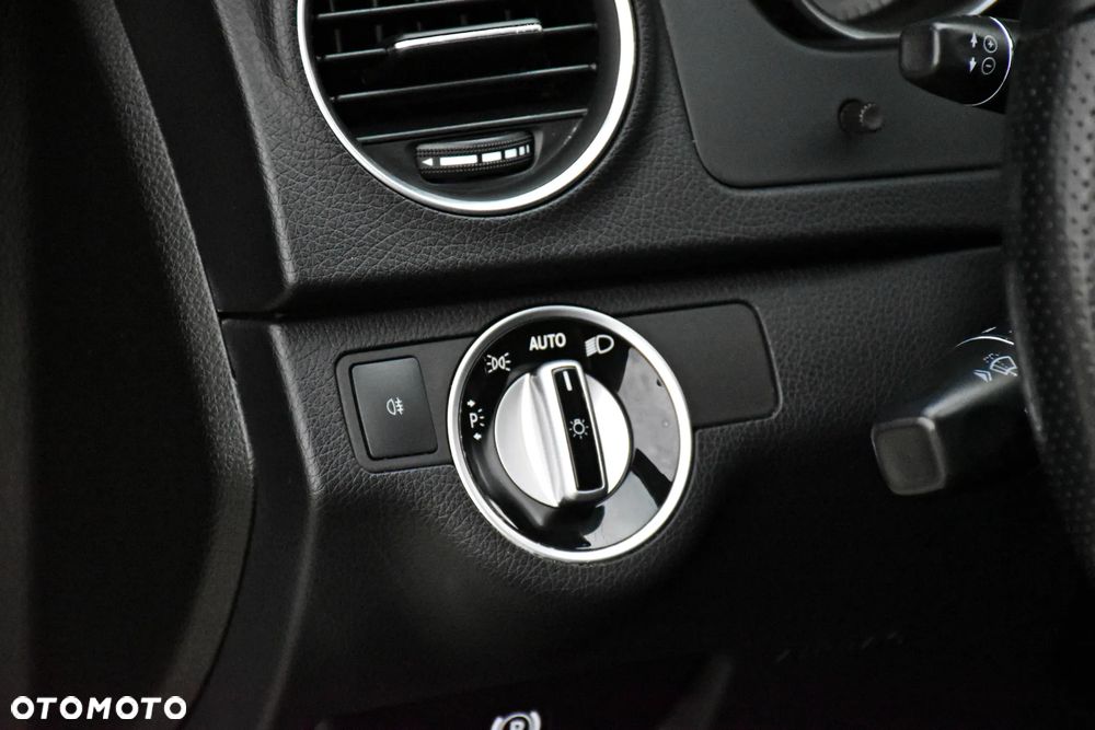 Mercedes-Benz Klasa C 200 (BlueEFFICIENCY) Avantgarde - 27