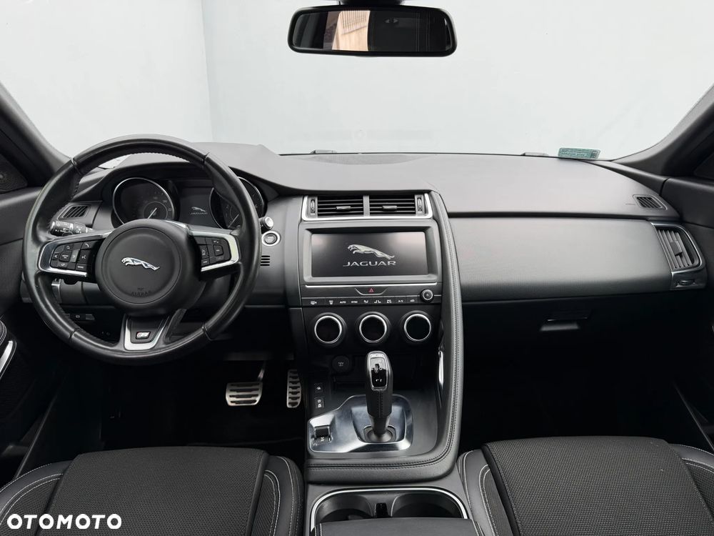 Jaguar E-Pace P200 AWD R-Dynamic - 28
