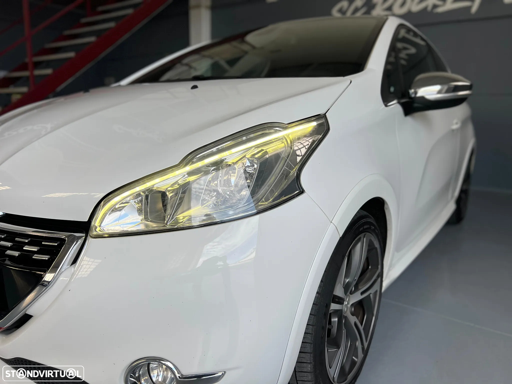 Peugeot 208 GTI 200 THP - 9