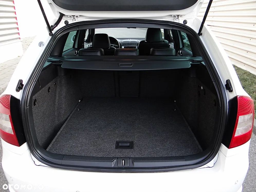 Skoda Octavia 2.0 TDI CR DPF DSG RS - 40