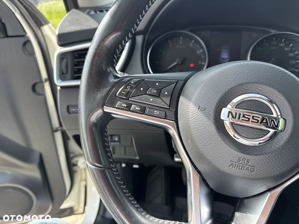Nissan Qashqai 1.3 DIG-T N-Connecta EU6d - 18