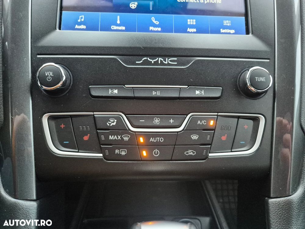 Ford Mondeo 2.0 HEV Trend - 26