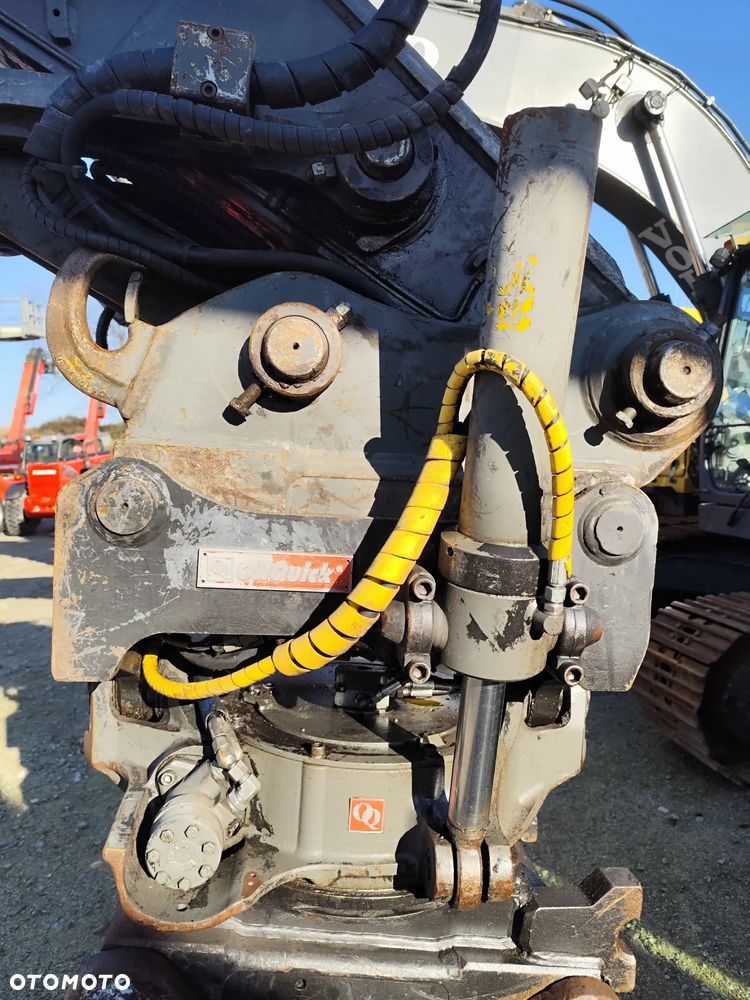 Volvo EC 220 DL - 12