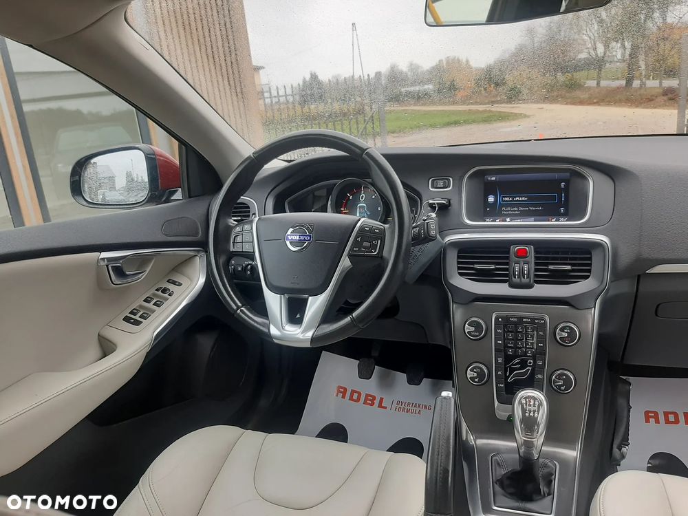 Volvo V40 D2 Summum - 24