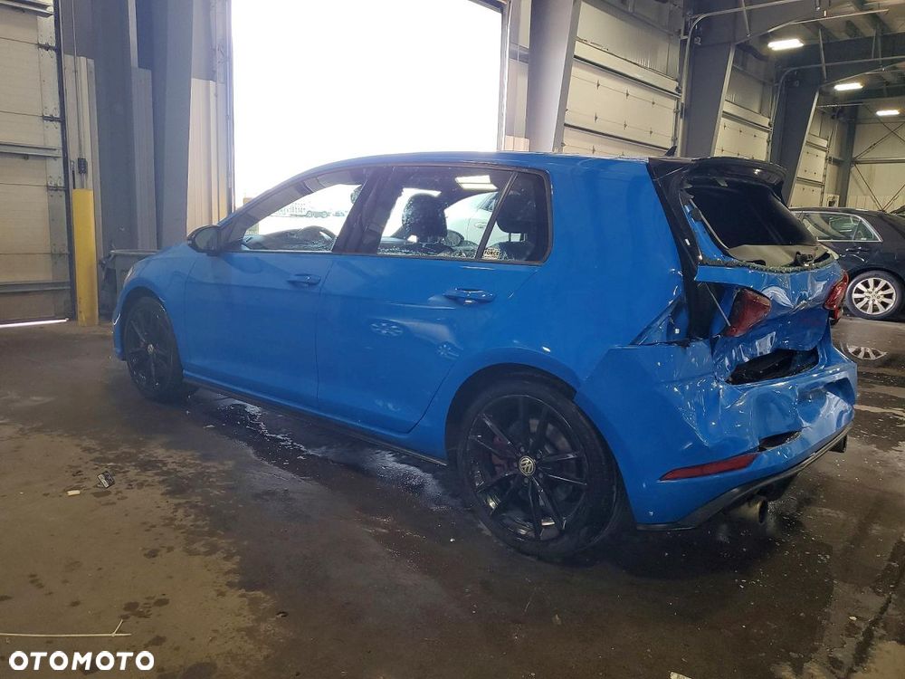 Volkswagen Golf - 4