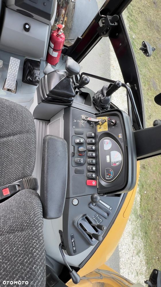 Caterpillar 428E - 9