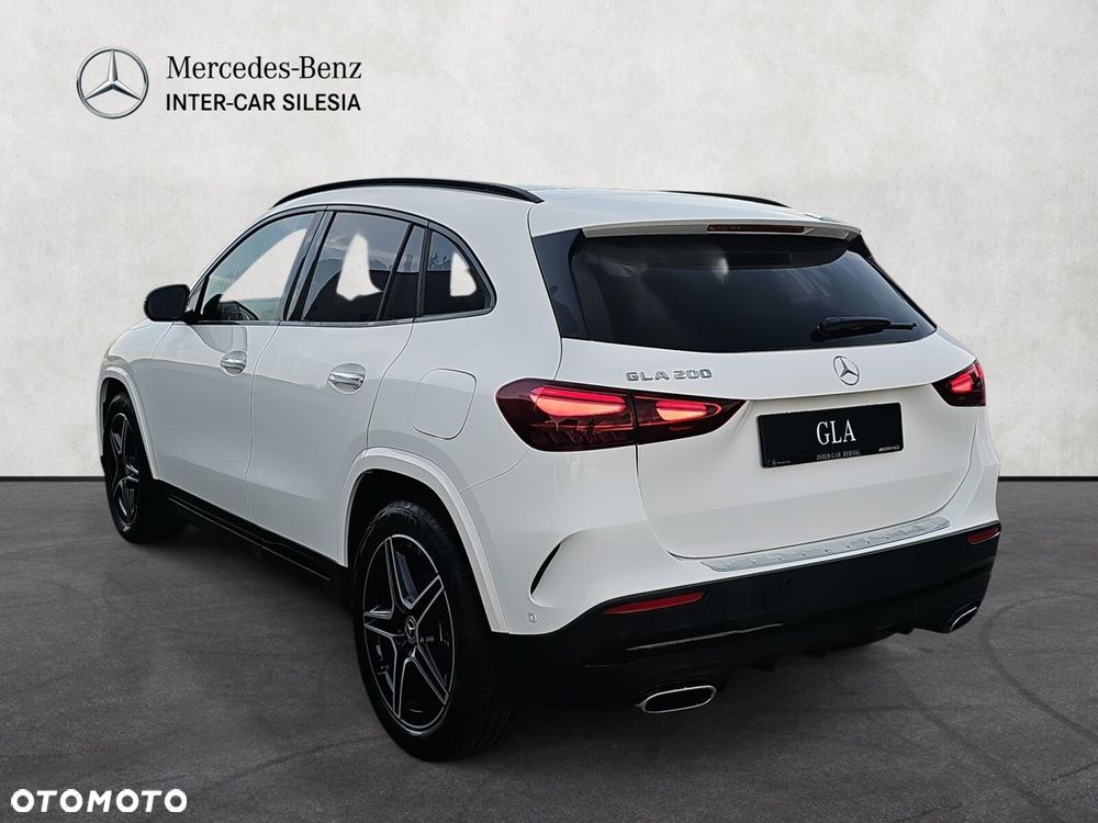 Mercedes-Benz GLA - 8