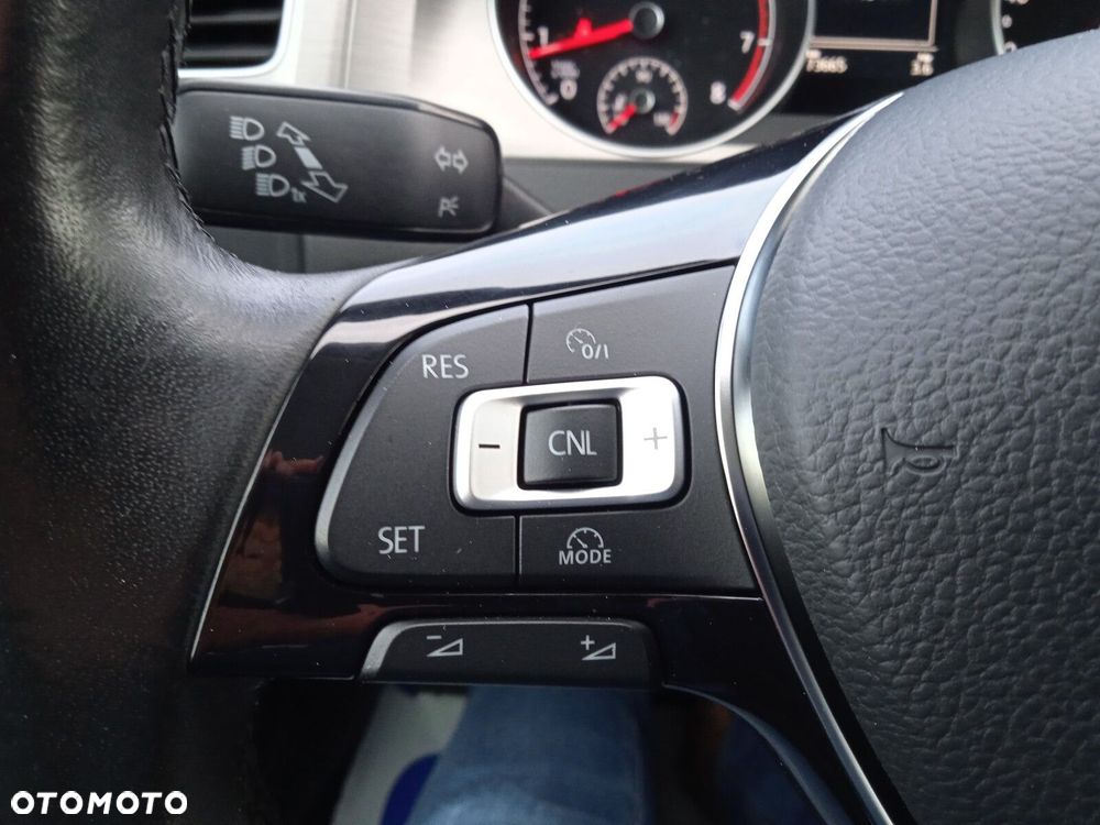 Volkswagen Golf 1.2 TSI BMT Comfortline - 18