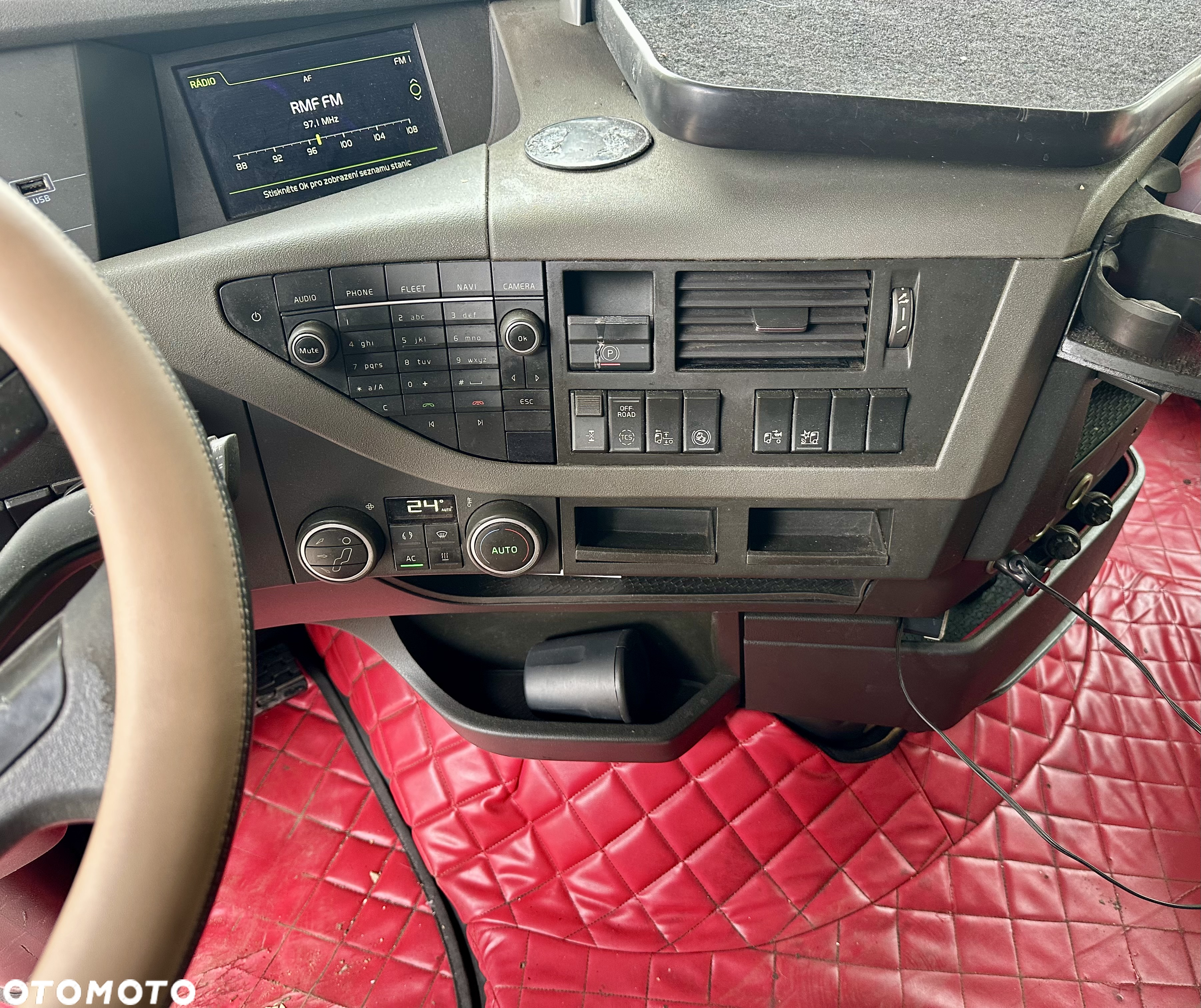 Volvo FH500 GLOB XL AUTOMAT FULLSPOJLERY KLIMA SKÓRA LED LODÓWKA 2xALUTANK EURO 6 2015r ŁADNY - 13