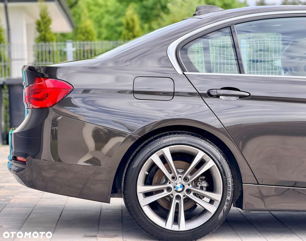 BMW Seria 3 330i Luxury Line - 11