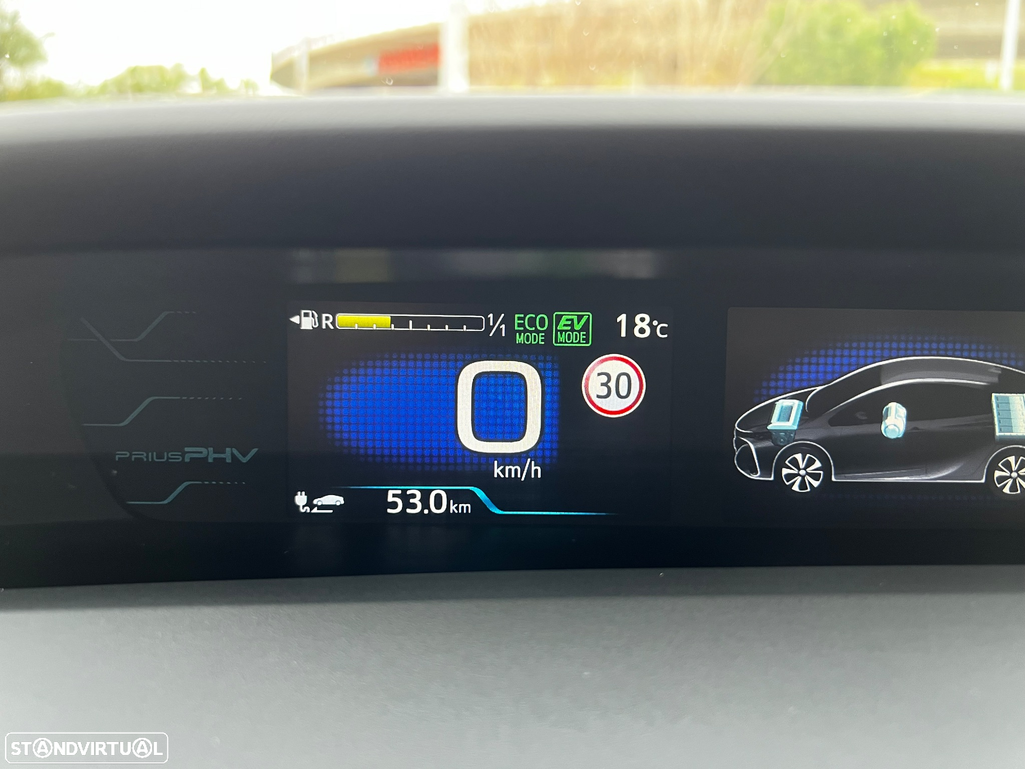 Toyota Prius 1.8 Plug-In Luxury Pele - 22