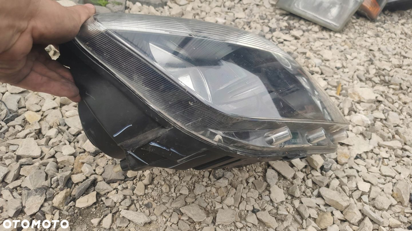 LAMPA PRAWY PRZÓD DACIA DUSTER 10- CZARNA EU - 6