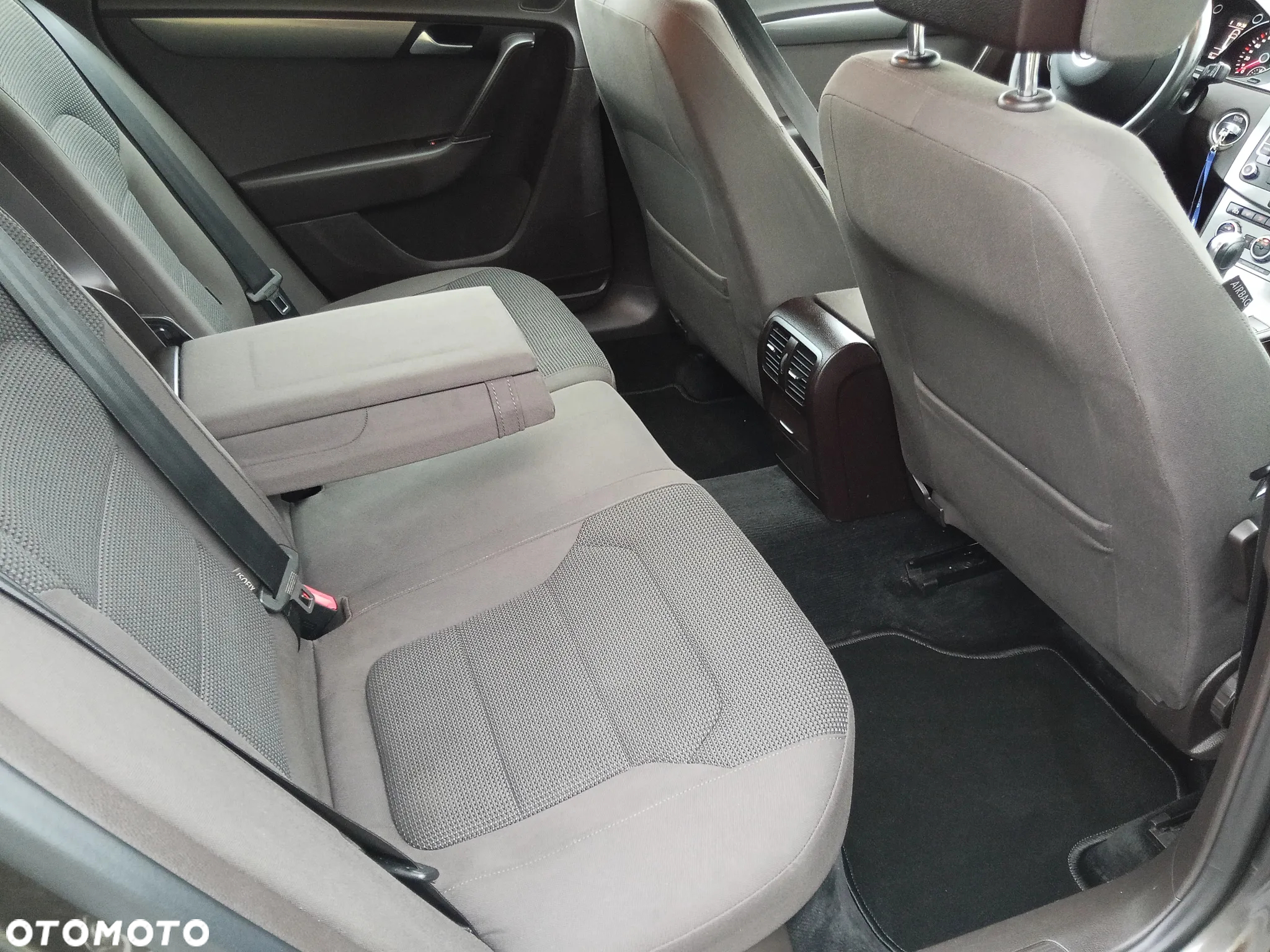 Volkswagen Passat 2.0 TDI Comfortline DSG - 17