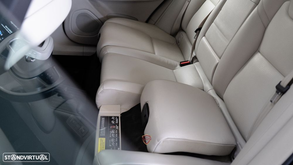 Volvo XC 60 2.0 T8 PHEV Inscription AWD - 43