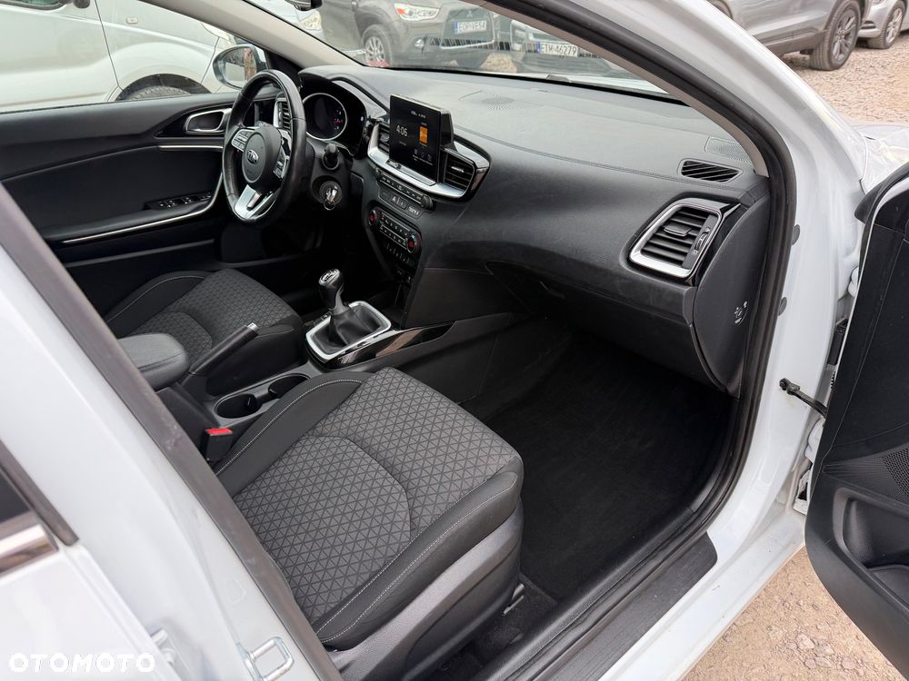 Kia Ceed 1.4 T-GDI OPF Vision - 24