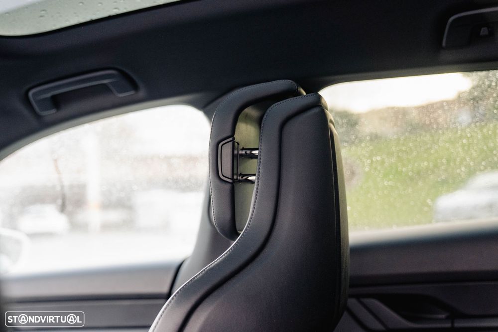 Porsche Taycan Cross Turismo 4 - 44