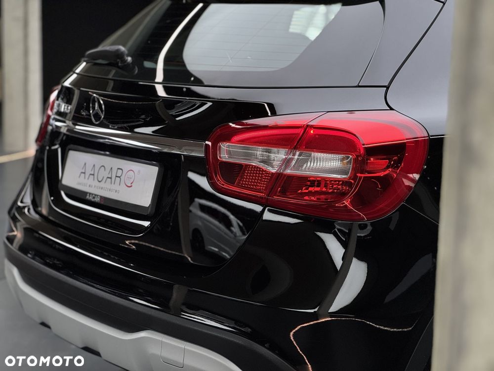 Mercedes-Benz GLA 180 7G-DCT - 38