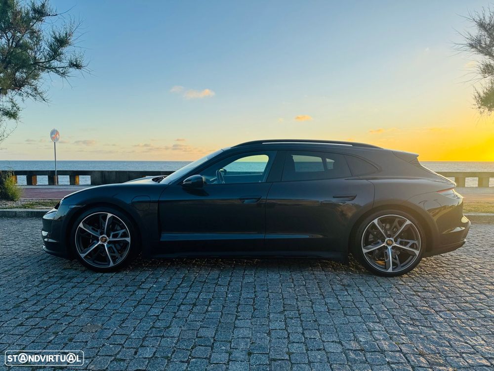 Porsche Taycan Cross Turismo - 5